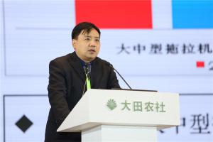 中国一拖集团有限公司市场部部长寇海峰表示，今年1-11月份，大中型拖拉机行业实现销量21.68万台，同比下降25.4%。