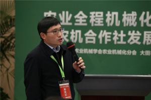 雷沃重工股份有限公司市场部经理刘国永做了“黄淮海小麦玉米轮做区全程机械化解决方案推介”演讲。