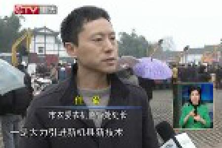 记者农机会上看新奇 重地也要用航拍