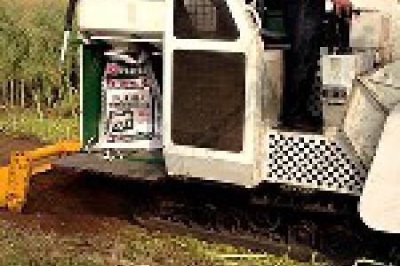 四川伊俊农机4LZ-3.0多功能全喂入收割机-油菜演示