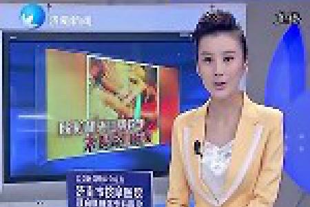 脱粒机绞住男孩手 大伙紧急救援