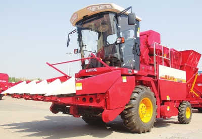 山西长治用户抢得首台2017款雷沃谷神玉米机