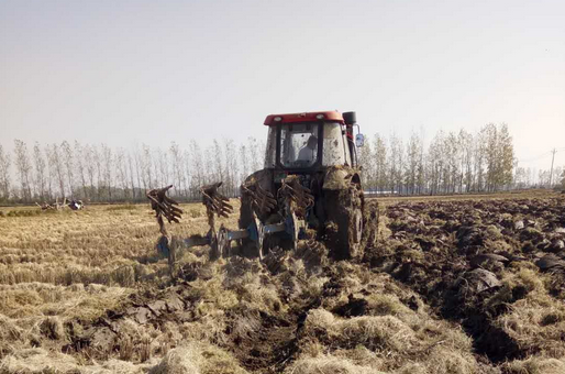 郯城:补贴农机"保姆"促农民深耕地保增收