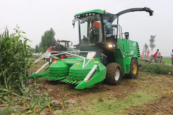 宗申农机2018年青贮机现场演示推介会成功举办