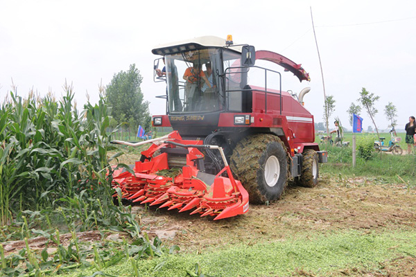 宗申农机2018年青贮机现场演示推介会成功举办
