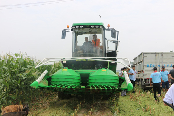 宗申农机2018年青贮机现场演示推介会成功举办