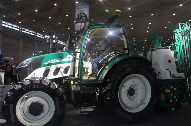 武汉全国会开幕雷沃阿波斯展区看点多多