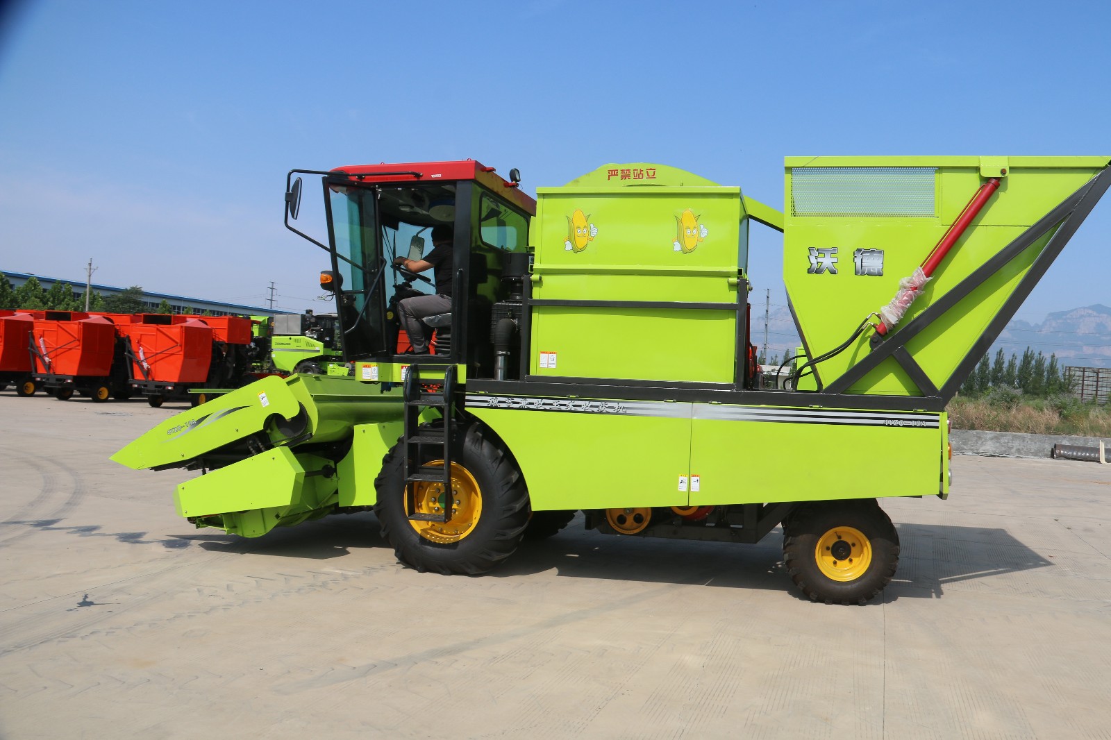 沃德4yzq4自走式茎穗兼收玉米收获机